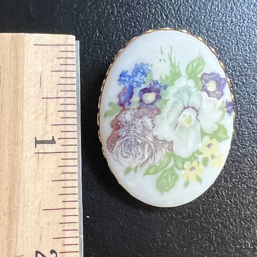 Vintage Floral Porcelain Brooch Multicolor Flowers Gold‎ Tone Frame Pin - Picture 5 of 6